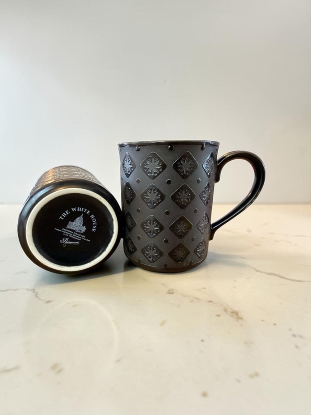 The WHITE HOUSE California Collection Black Embossed Ceramic Mug set